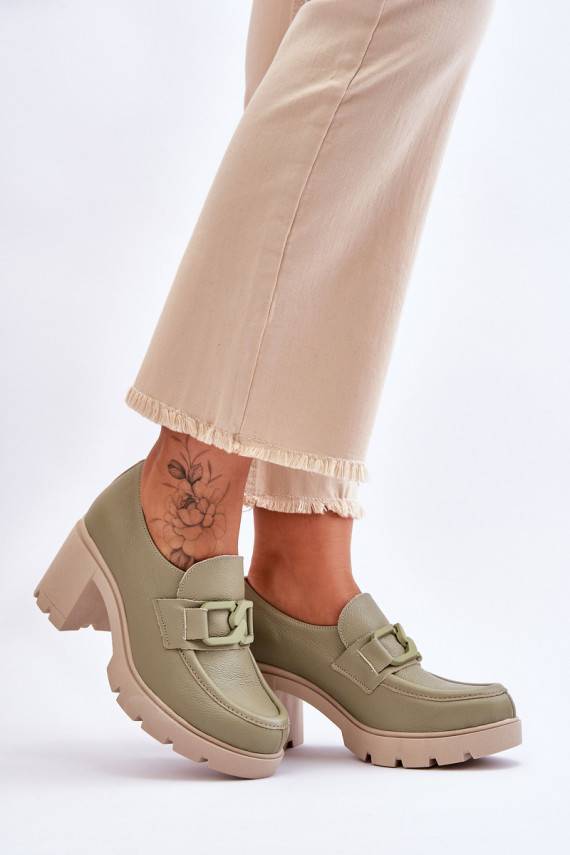 Elegant shoes on a pillar With Silver Ornament Green Harmell