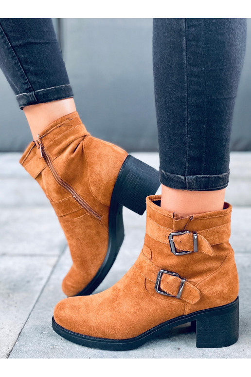 Boots with a wide heel TEOO CAMEL