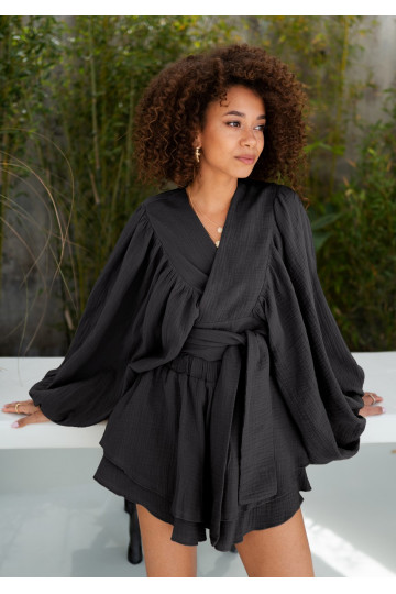 Capri - Black muslin frilled shorts 2