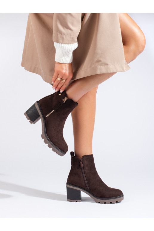 of suede Brown color boots  Vinceza