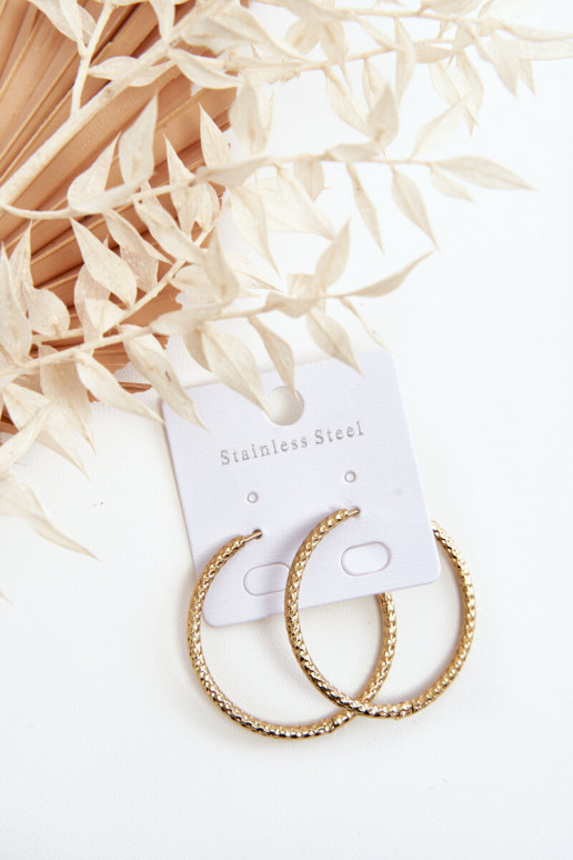 Fashionable earrings in the shape of a circle gold