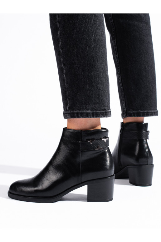 The classic model black boots  