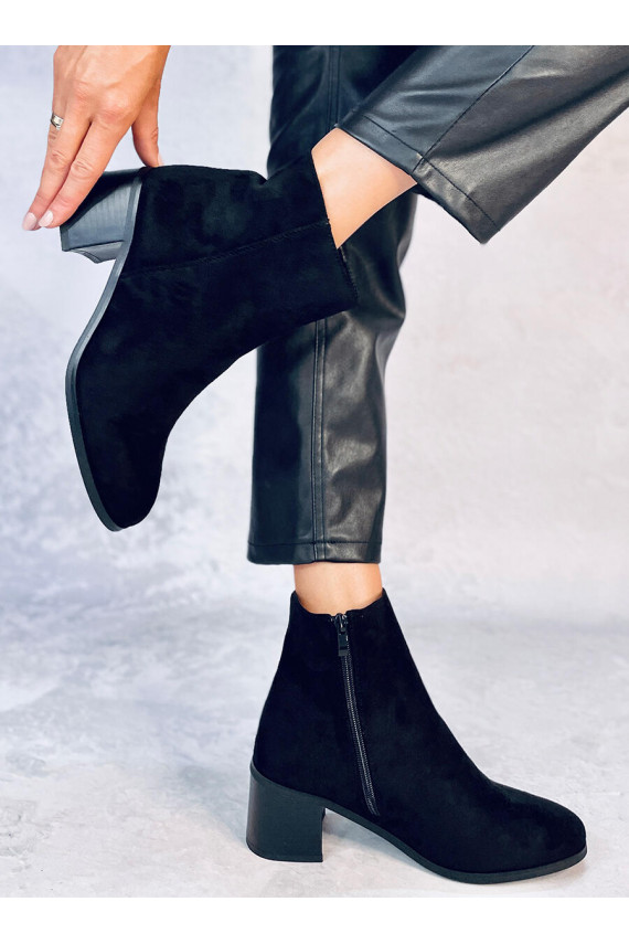 Heeled shoes  ANNIE BLACK