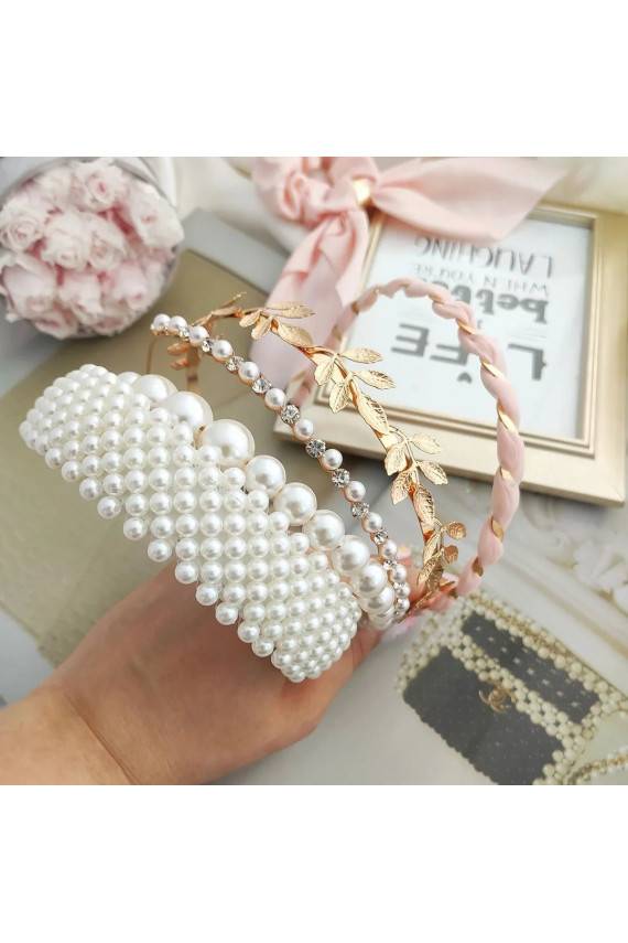 Hair bow with pearls  O429