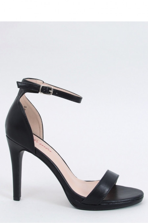 Aukštakulnės basutės juodos spalvos...