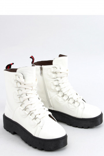 Aulinukai baltos spalvos...