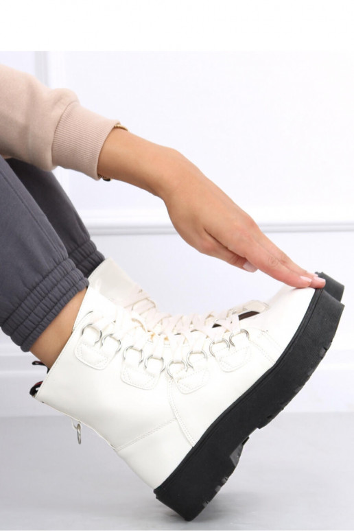 Aulinukai baltos spalvos Inello