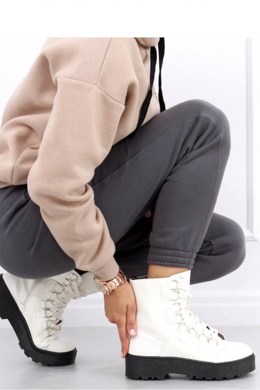 Aulinukai baltos spalvos Inello