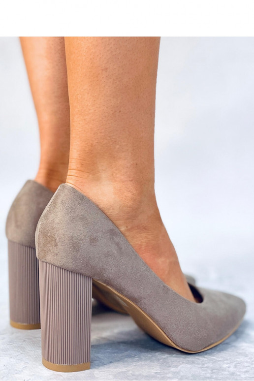 Plačiakulniai bateliai moterims