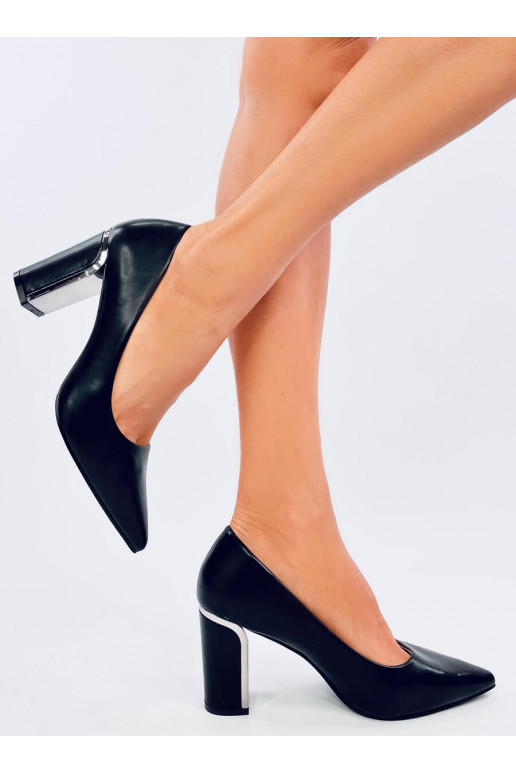 Shoes on the heel  LAURENTS BLACK