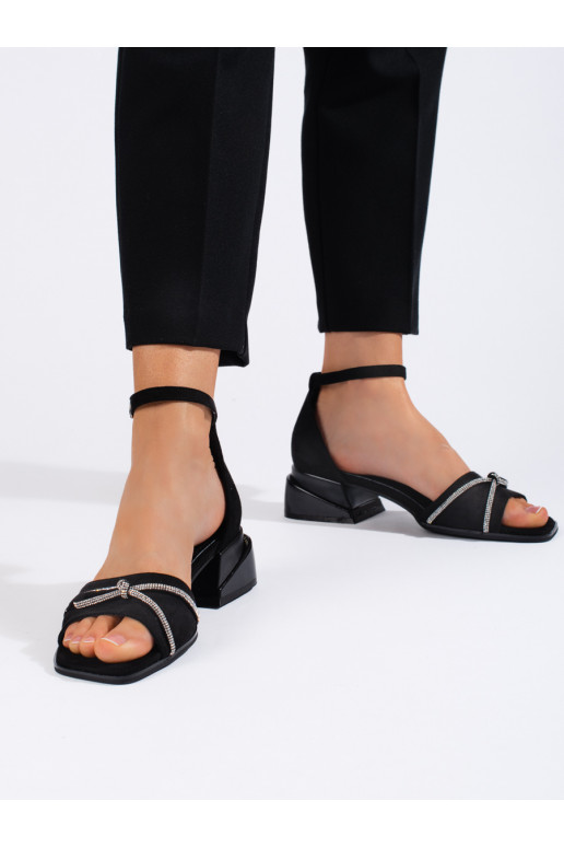 black of suede sandals na nikim obcasie
