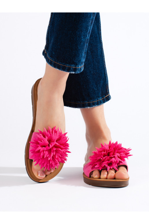 Bright pink slippers   z em