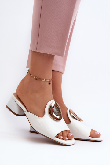 Elegant Lacquered Women's Mules with Low Heel and Gold Decoration White Uzimila 2