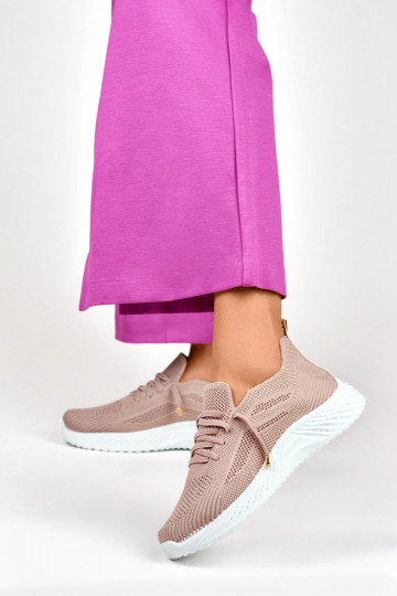 Women's sports shoes