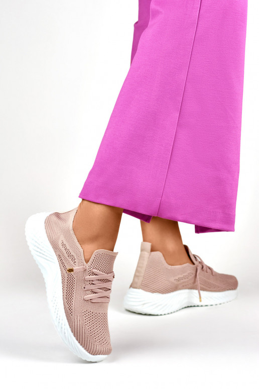 Women's sports shoes