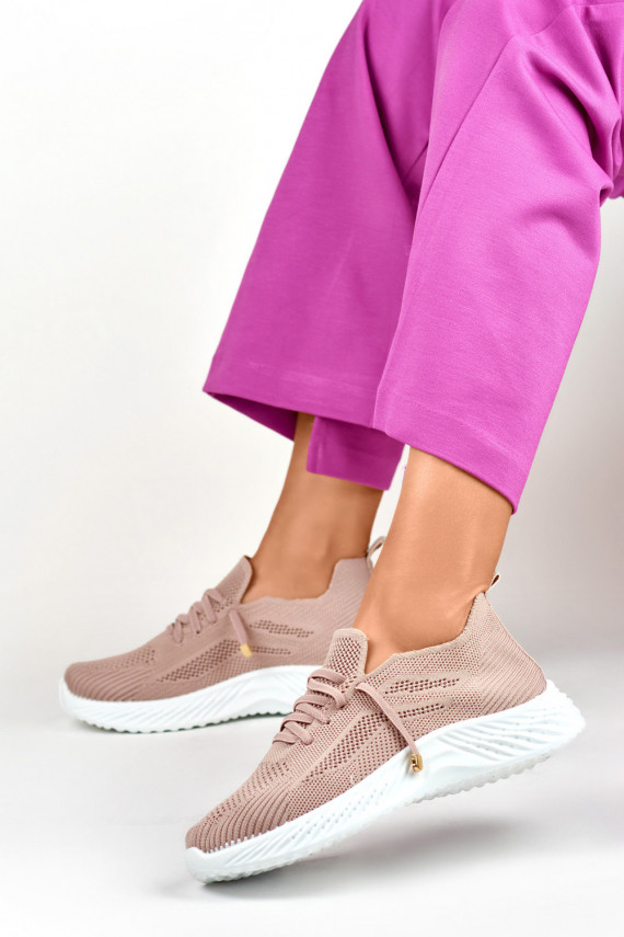 Women's sports shoes