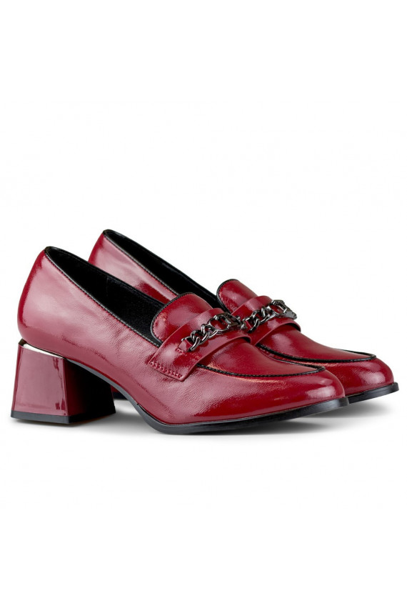 Elegant shoes with a low heel