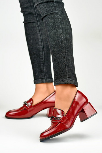 Elegant shoes with a low heel