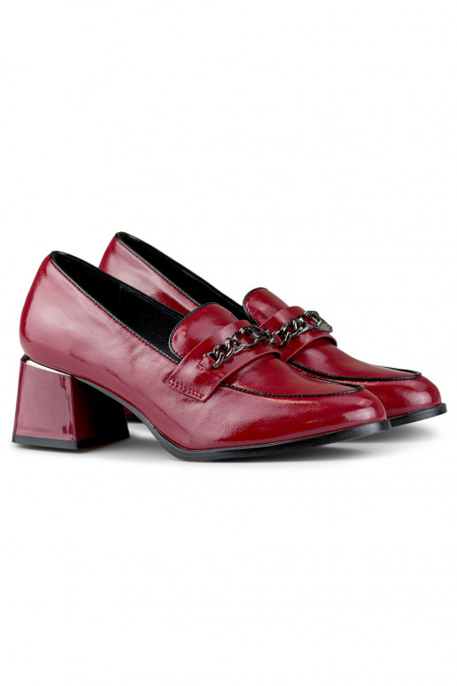 Elegant shoes with a low heel