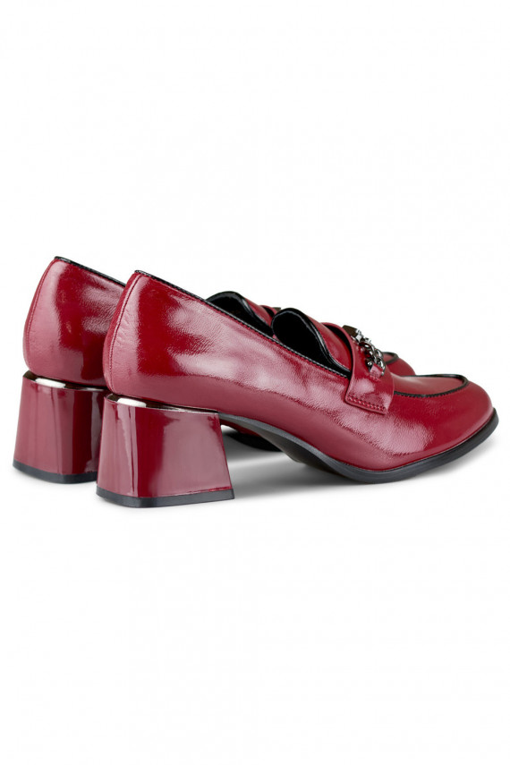 Elegant shoes with a low heel