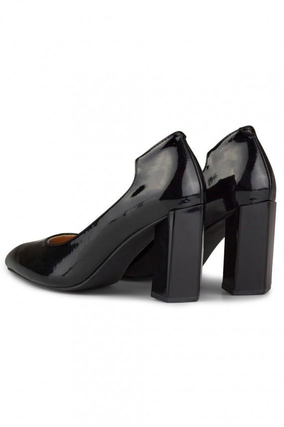 Lacquered black high-heeled shoes