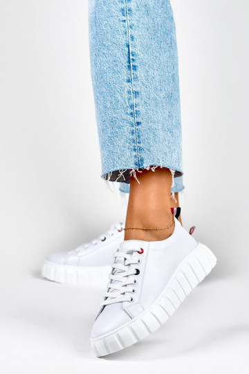 Women's white leather sports shoes