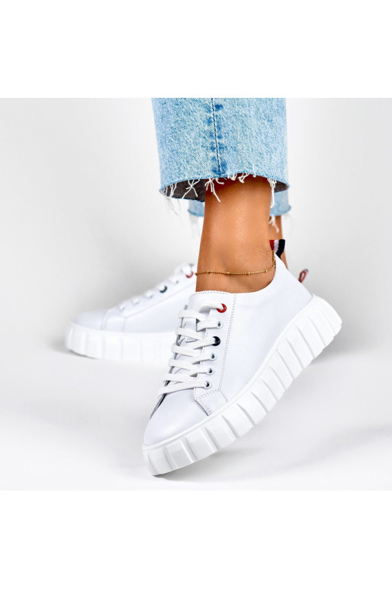 Women's white leather sports shoes