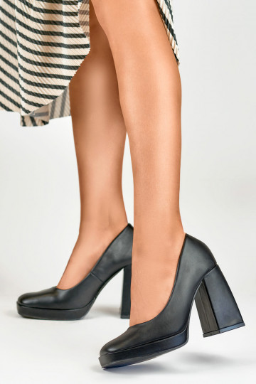 Black high-heeled shoes with a wide heel 2