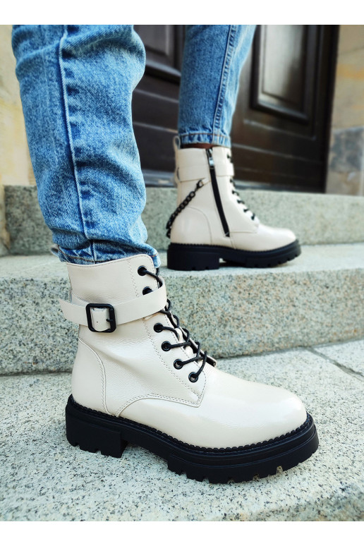 Women's beige patent leather boots... Women's beige patent leather boots...