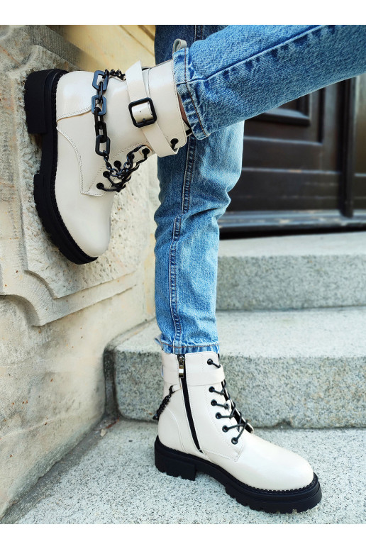 Women's beige patent leather boots... Women's beige patent leather boots...