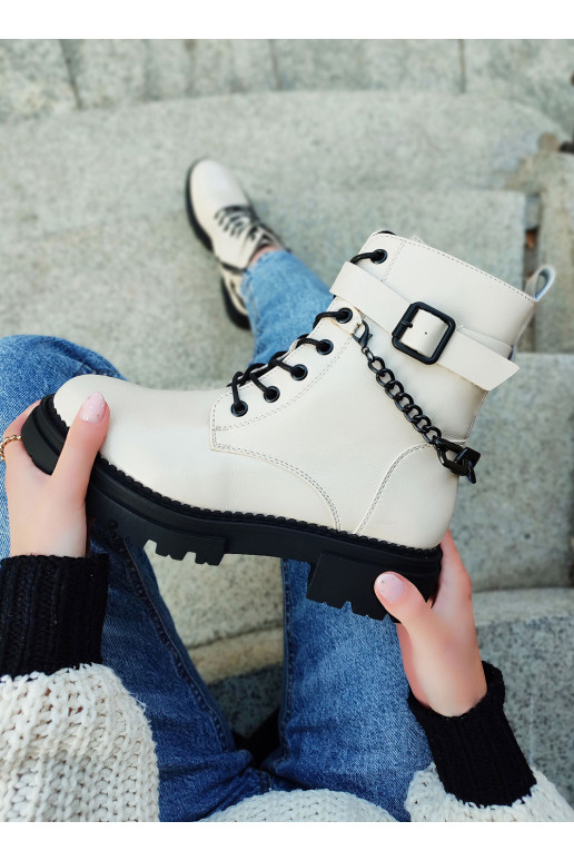 Women's beige patent leather boots... Women's beige patent leather boots...