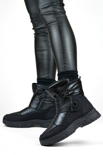 Black heated snow boots with adhesive fastening