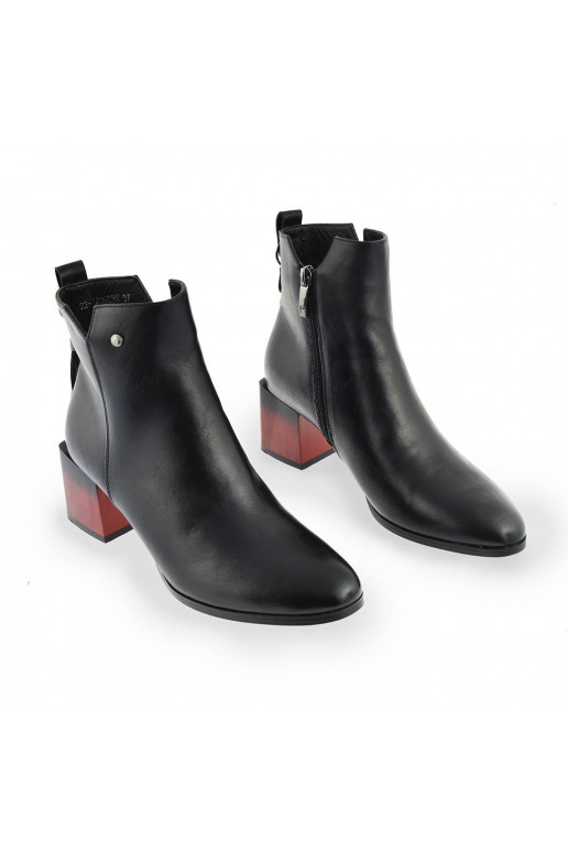 Boots on Chunky Heel with Cutout Black Jolnima