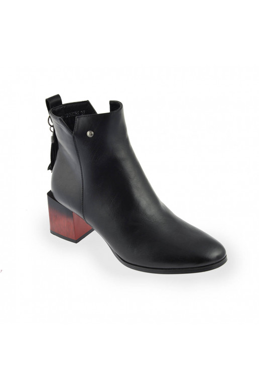 Boots on Chunky Heel with Cutout Black Jolnima