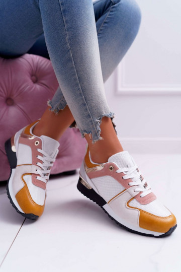 Casual shoes in various colors