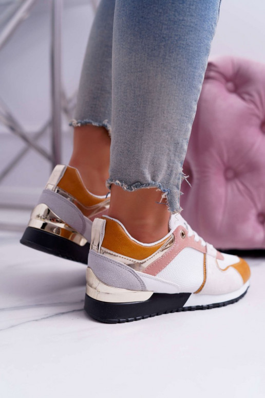 Casual shoes in various colors