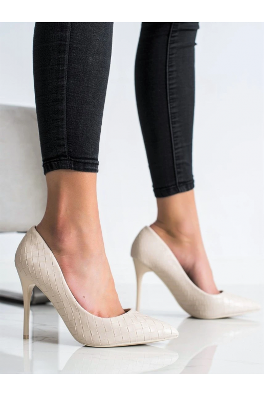 high-heeled shoes