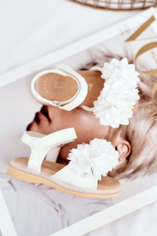 Sandals for children with flowers in white