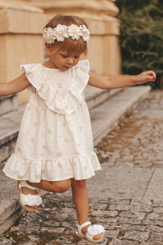 Sandals for children with flowers in white