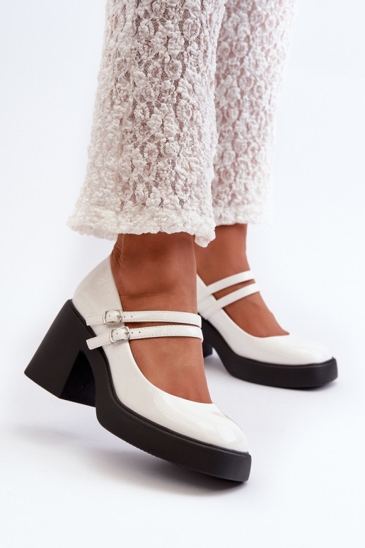 White patent leather pumps on chunky heel Halmina
