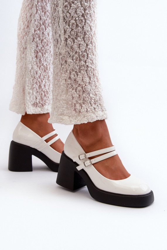 White patent leather pumps on chunky heel Halmina