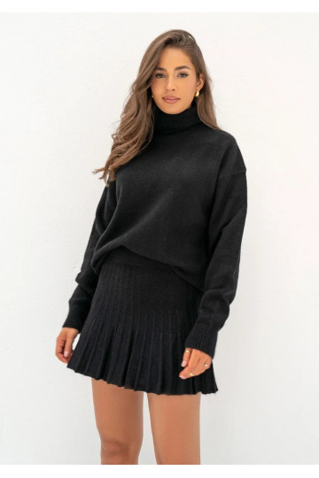 Jesse - Loose black polo...