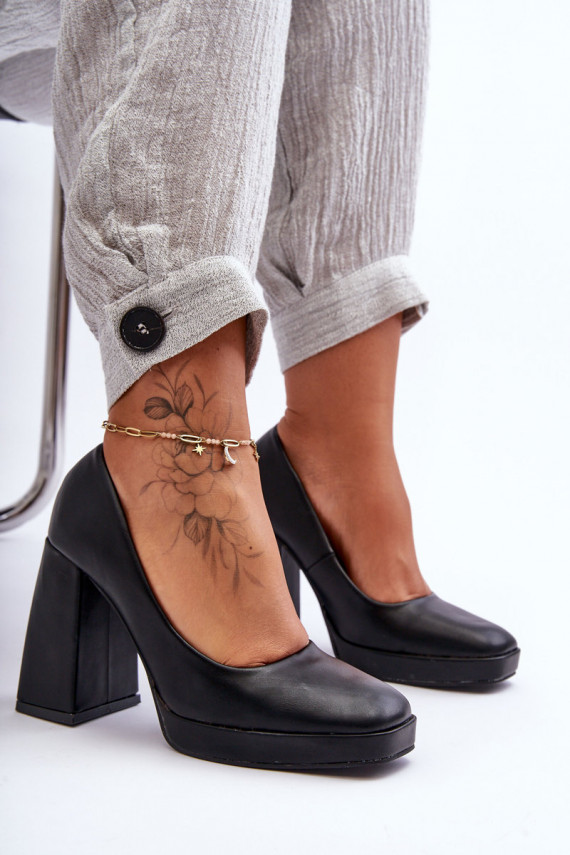 Shoes with a wide heel in black color Rosalia