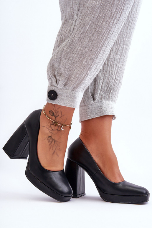 Shoes with a wide heel in black color Rosalia