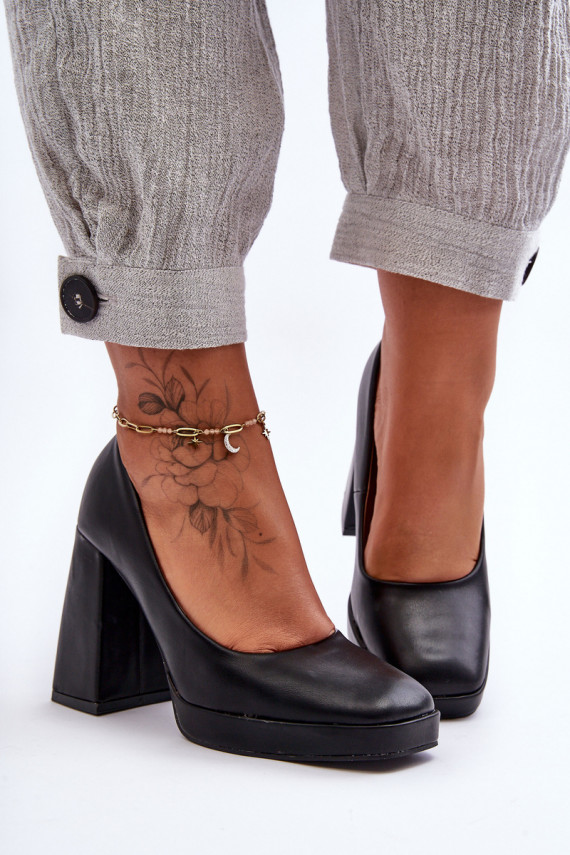 Shoes with a wide heel in black color Rosalia