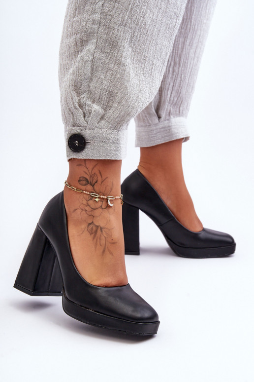 Shoes with a wide heel in black color Rosalia