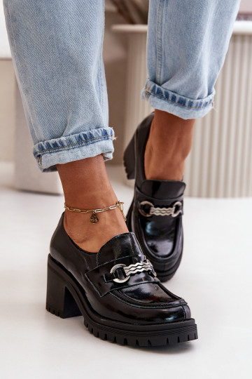 Women's patent leather shoes with heels in black 2