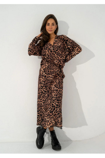 Miles - Beige leopard spots...