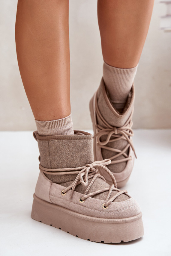 Snow boots with stylish details with platform in beige