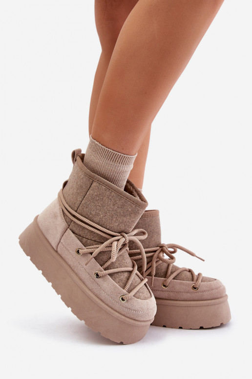 Snow boots with stylish details with platform in beige